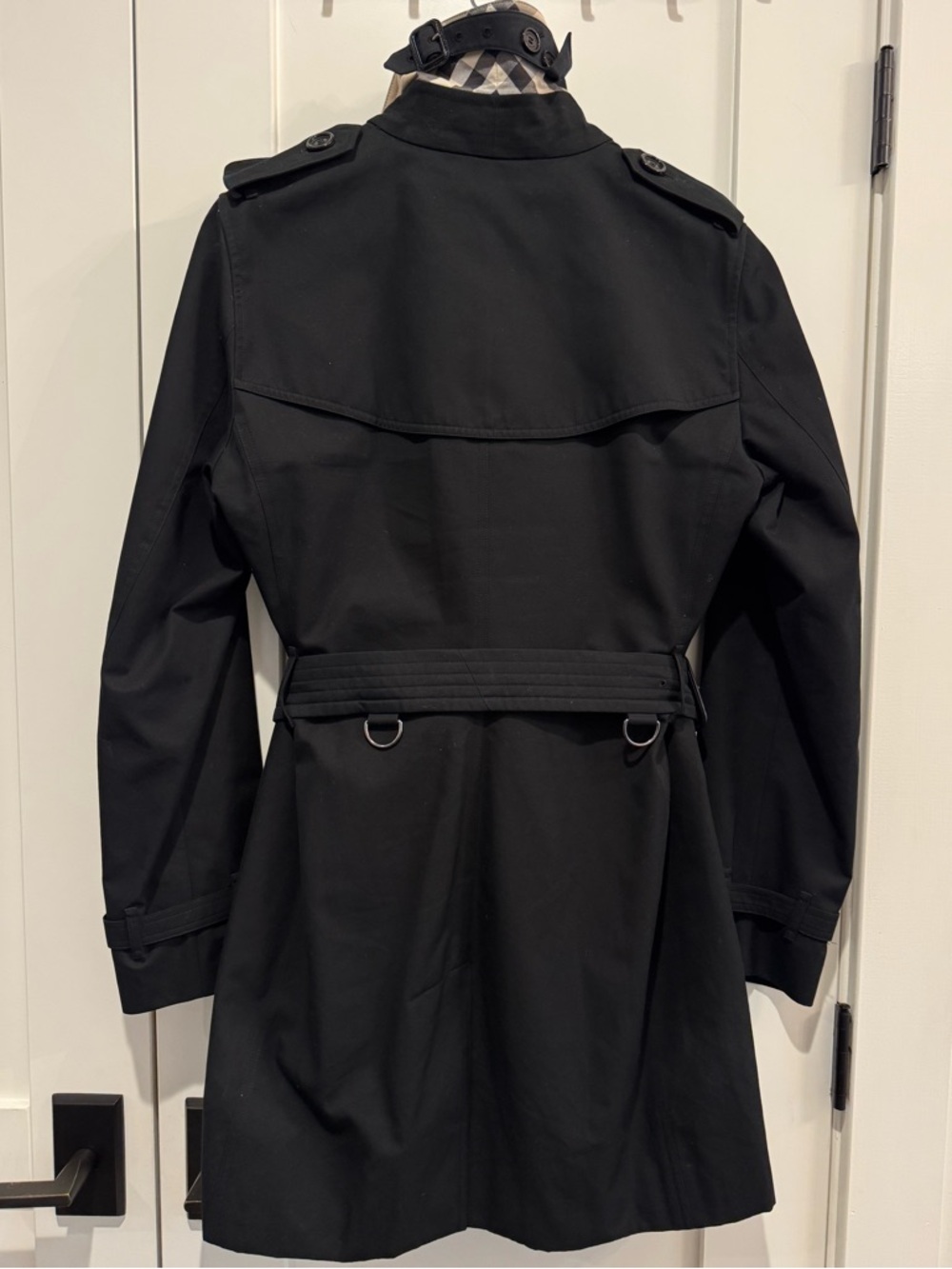 Burberry Kensington black trench coat in medium length (35”) US size 10 - Picture 8 of 14
